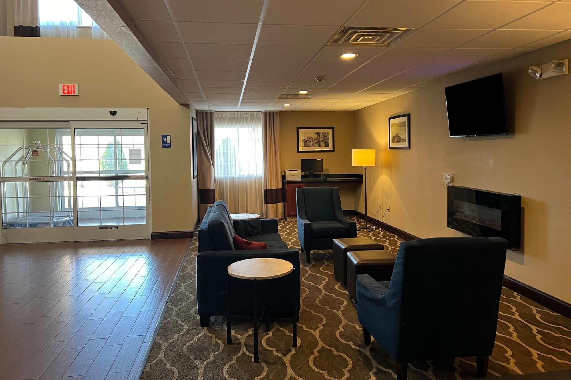 Days Inn & Suites By Wyndham Manheim Lebanon Екстериор снимка