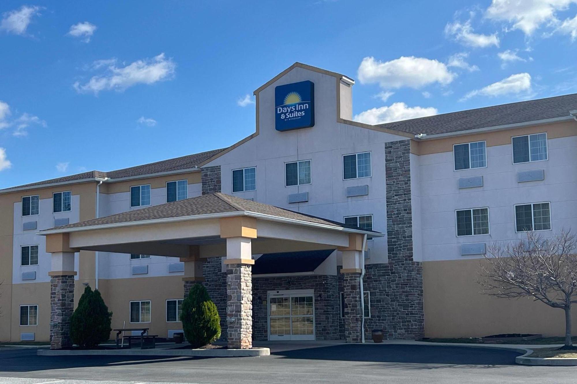 Days Inn & Suites By Wyndham Manheim Lebanon Екстериор снимка